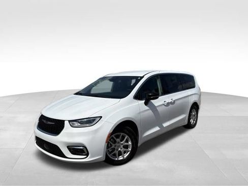 Used 2024 Chrysler Pacifica Touring-L FWD image 1