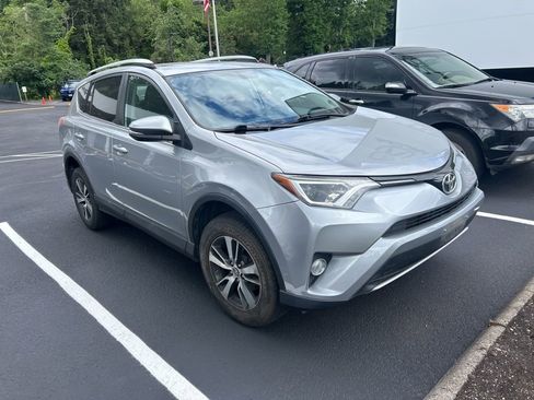 Used 2016 Toyota RAV4 XLE AWD/4WD image 2