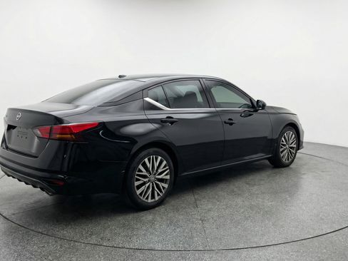 Used 2025 Nissan Altima 2.5 SV image 9