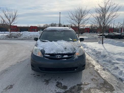 Used 2009 Toyota Sienna CE image 3