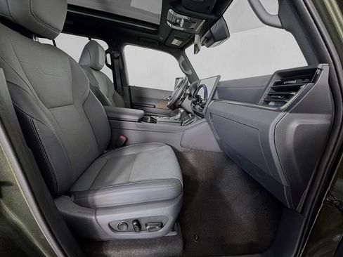 Used 2025 Lexus GX 550 w/ Accessory Package (2T) AWD/4WD image 35