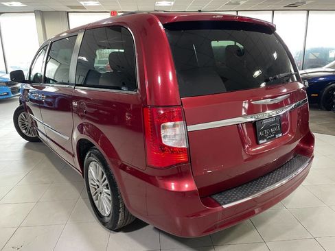 Used 2015 Chrysler Town & Country Touring-L w/ Driver Convenience Group image 5