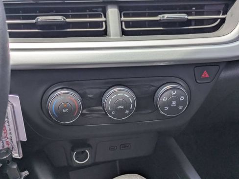 Used 2025 Chevrolet Trax LS FWD image 22