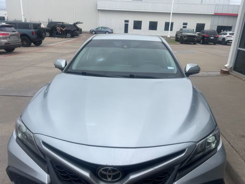 Used 2023 Toyota Camry SE image 3
