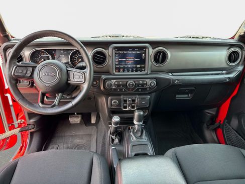 Certified 2022 Jeep Gladiator Sport AWD/4WD image 17