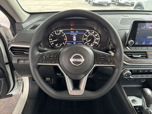 Used 2025 Nissan Altima 2.5 SV FWD image 28