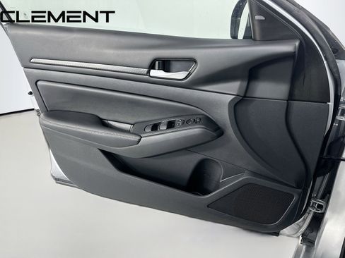 Used 2024 Nissan Altima 2.5 SV image 24