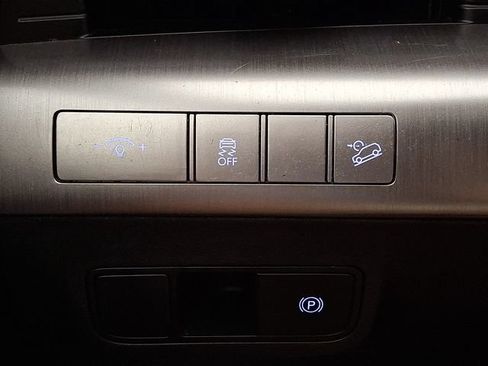 Certified 2025 Hyundai Kona SEL AWD/4WD image 32