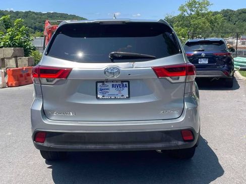 Used 2017 Toyota Highlander XLE AWD/4WD image 7