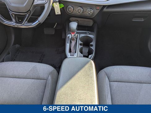 Used 2024 Chevrolet Trax RS w/ Driver Confidence Package image 28