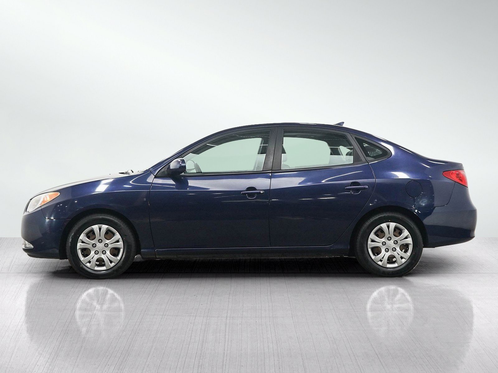 Used 2010 Hyundai Elantra GLS FWD image 2