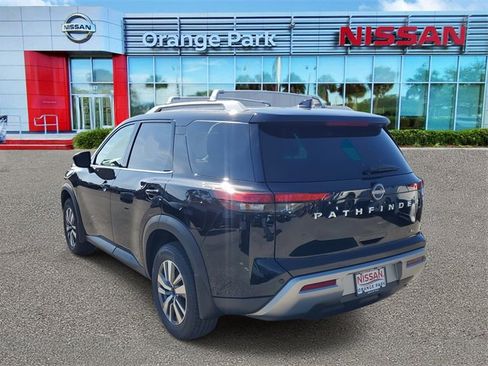 New 2025 Nissan Pathfinder SL image 3