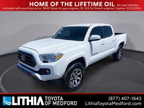 Certified 2022 Toyota Tacoma SR5 AWD/4WD image 1