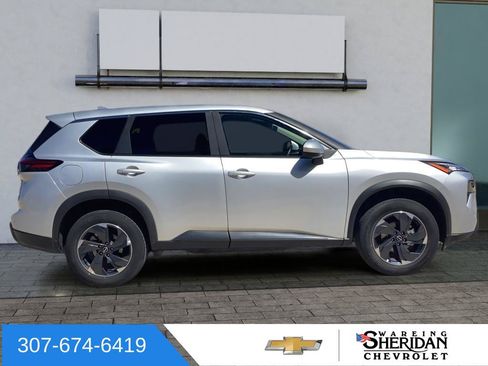 Used 2025 Nissan Rogue SV AWD/4WD image 3