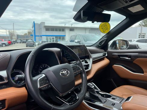 Used 2020 Toyota Highlander Platinum image 14