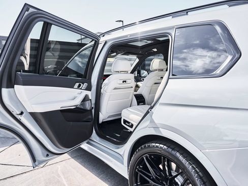 Used 2024 BMW X7 M60i w/ Executive Package AWD/4WD image 28
