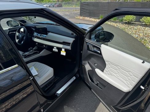 New 2025 Mitsubishi Outlander AWD image 11