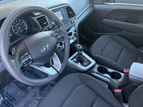 Used 2019 Hyundai Elantra SE w/ Cargo Package FWD image 12
