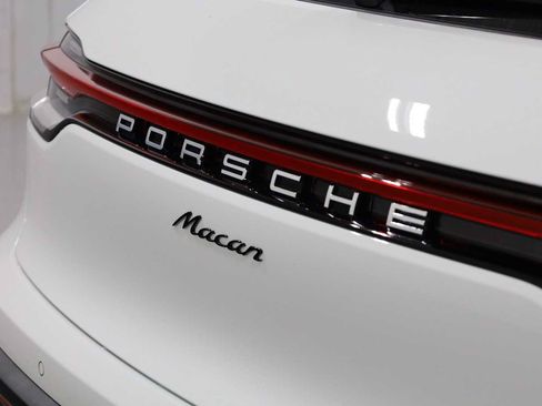 Certified 2026 Porsche Macan AWD/4WD image 8