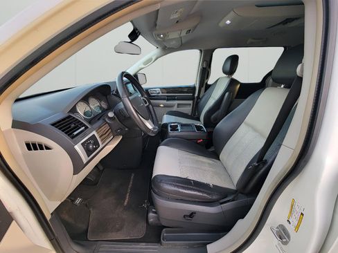 Used 2010 Chrysler Town & Country Touring Plus w/ Premium Group image 12