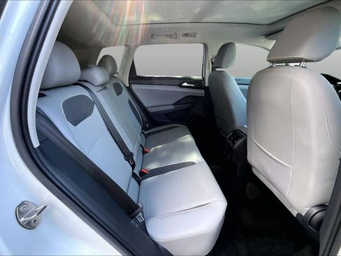 Used 2023 Volkswagen Taos SE w/ Panoramic Sunroof Package FWD image 20
