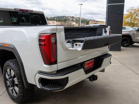 Used 2024 GMC Sierra 3500 Denali w/ Technology Package image 36