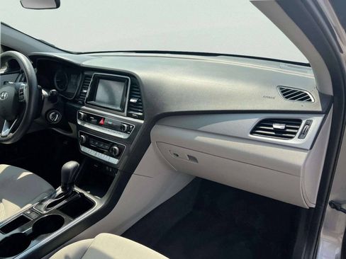 Used 2018 Hyundai Sonata SE FWD image 4