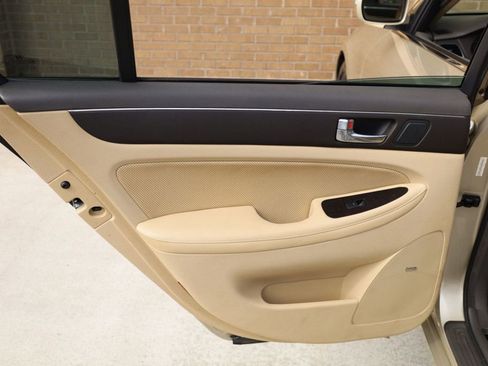 Used 2010 Hyundai Genesis 4.6 image 25