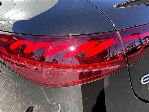 Used 2023 Mercedes-Benz EQS 580 4MATIC Sedan w/ Exclusive Trim Package image 28