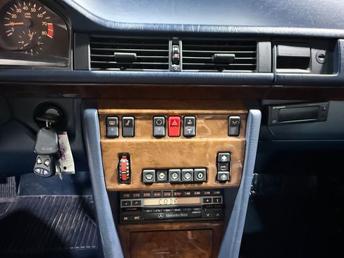 Used 1990 Mercedes-Benz 300 CE Coupe image 24