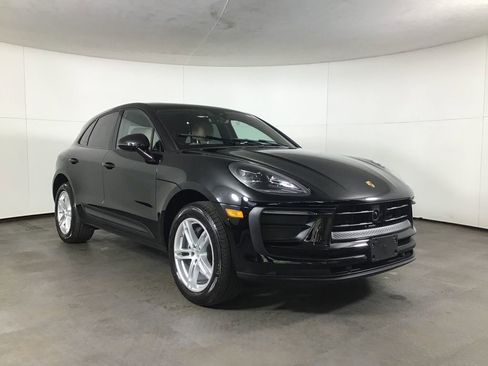 Certified 2026 Porsche Macan AWD/4WD image 9