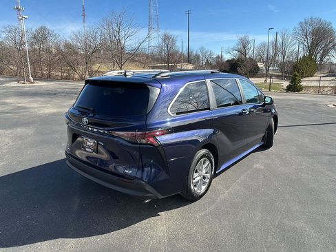 Used 2025 Toyota Sienna XLE w/ XLE Plus Package image 13