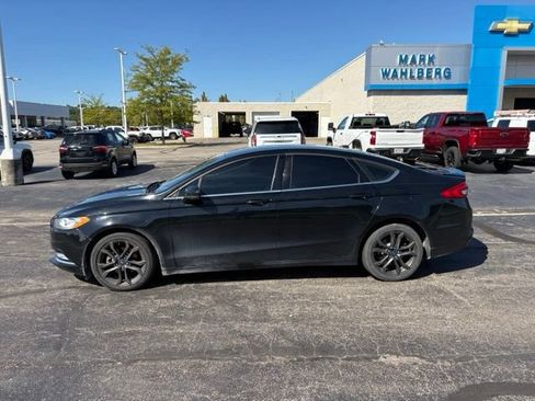 Used 2018 Ford Fusion SE w/ Equipment Group 201A FWD image 2