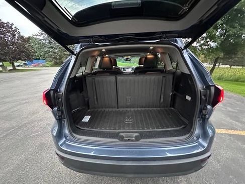 Used 2019 Toyota Highlander XLE AWD/4WD image 10