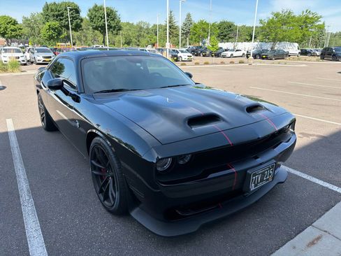 Used 2023 Dodge Challenger SRT Hellcat RWD image 2