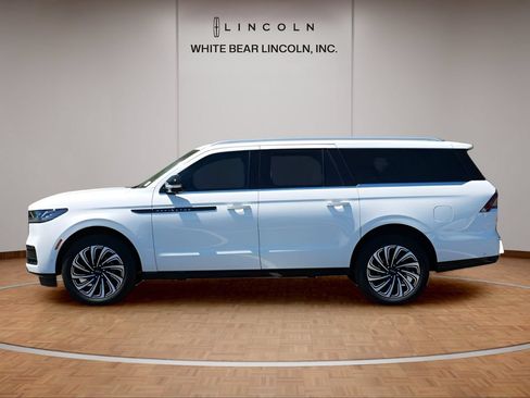 Used 2025 Lincoln Navigator L Black Label AWD/4WD image 8