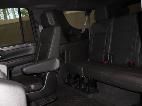 Used 2022 Chevrolet Suburban LT w/ Luxury Package AWD/4WD image 13