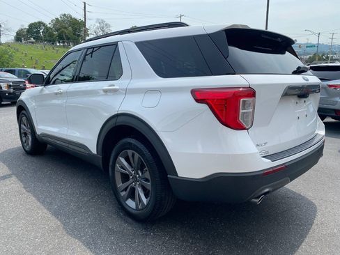 Used 2021 Ford Explorer XLT w/ Equipment Group 202A AWD/4WD image 5