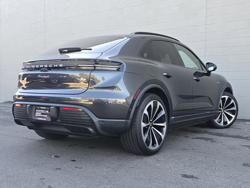 Certified 2024 Porsche Macan 4 Electric image 9