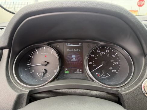 Used 2017 Nissan Rogue SV FWD image 13