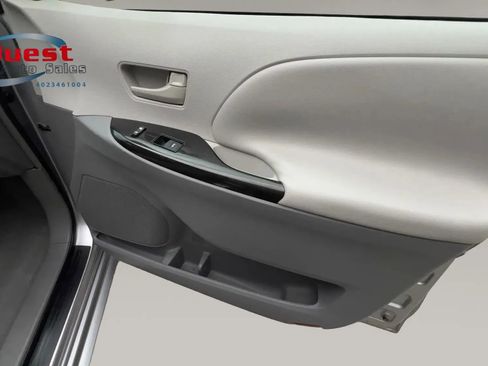 Used 2011 Toyota Sienna LE w/ Towing Pkg FWD image 17