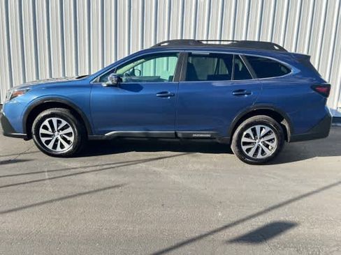Used 2022 Subaru Outback Premium image 3