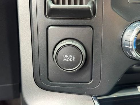 Used 2022 Ford F150 Lariat image 24