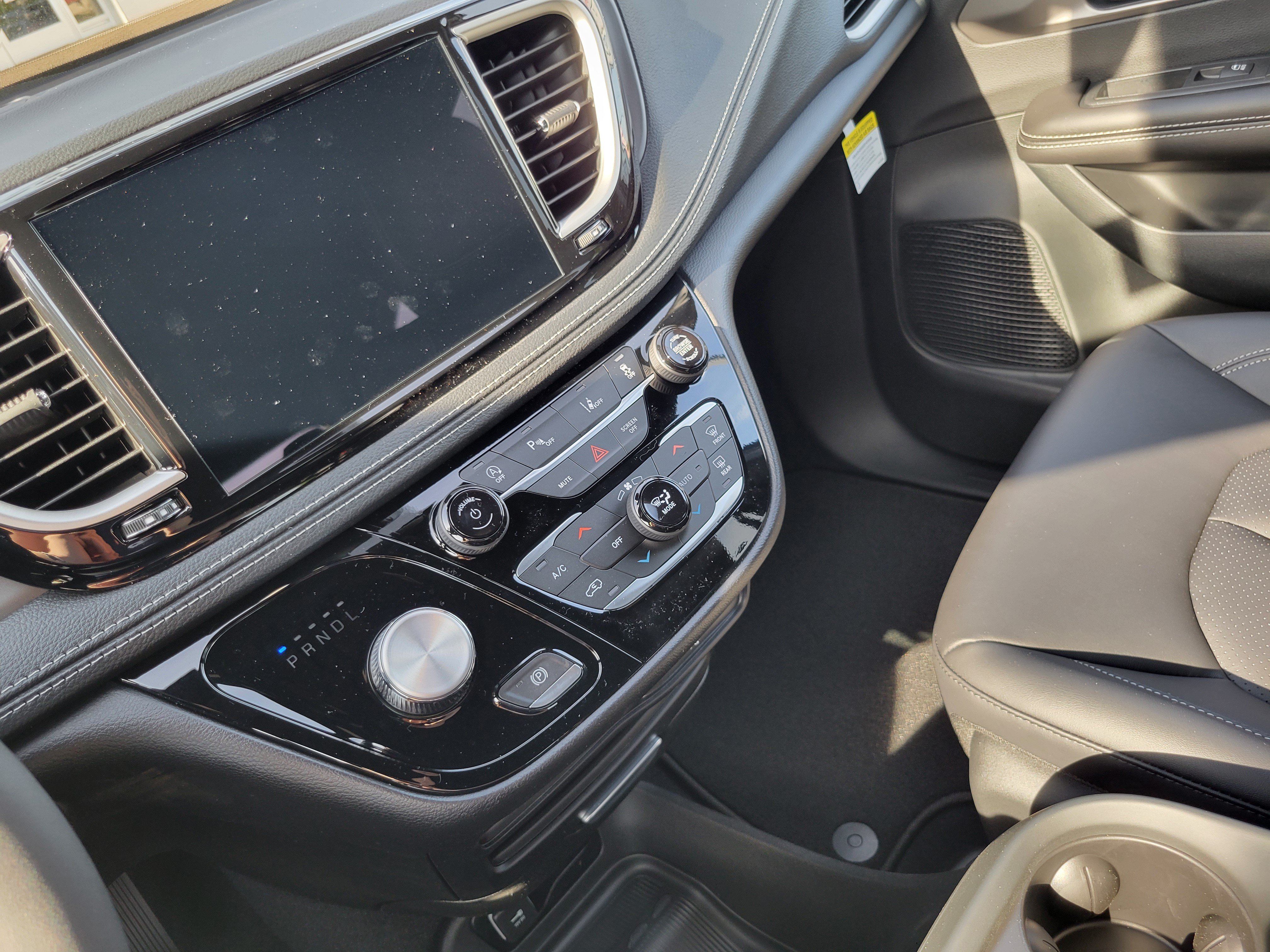 New 2027 Chrysler Pacifica Select w/ Family Tech Group FWD image 16