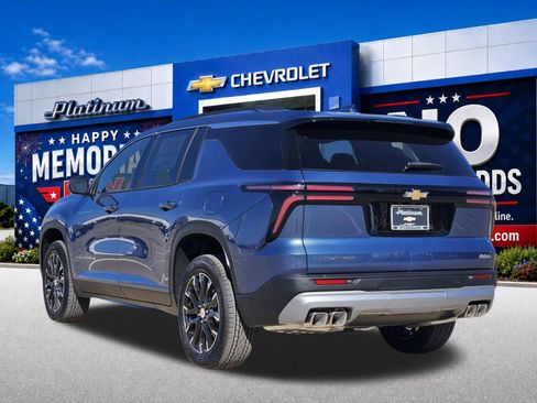New 2026 Chevrolet Traverse LT w/ Sun and Wheel Package FWD image 4