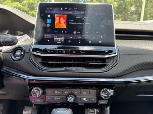 New 2025 Jeep Compass Limited w/ Sun & Sound Group image 26