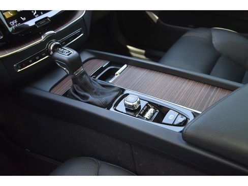 Used 2021 Volvo XC60 T5 Momentum w/ Premium Package AWD/4WD image 35