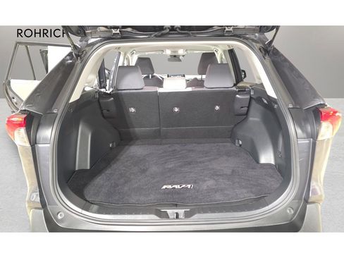 Used 2020 Toyota RAV4 XLE image 16