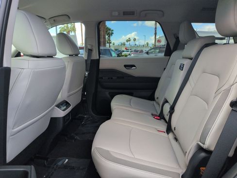 New 2026 Nissan Pathfinder SL FWD image 10