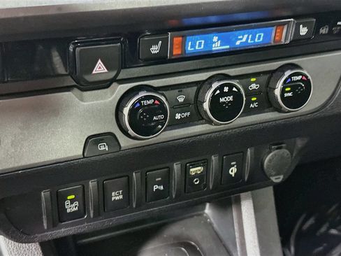 Used 2016 Toyota Tacoma TRD Off-Road w/ Premium & Technology Package RWD image 16